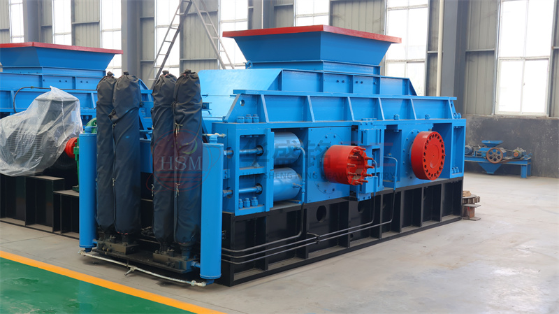 如何選購(gòu)時(shí)產(chǎn)300噸破石液壓對(duì)輥機(jī)？制砂機(jī)多少錢(qián)一臺(tái)？